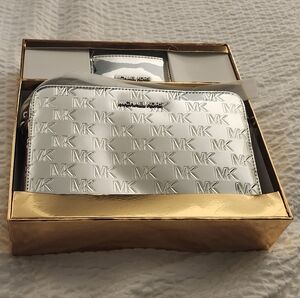 NWT Michael Kors Silver Metallic 32F4SJ6C3K Jet Set Crossbody Bag Card Case Set